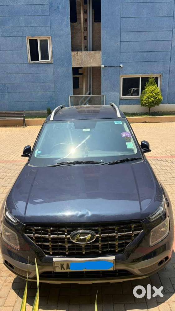 Hyundai Venue 2022 Petrol 64500 Km Driven And Well Maintained 1st Owne