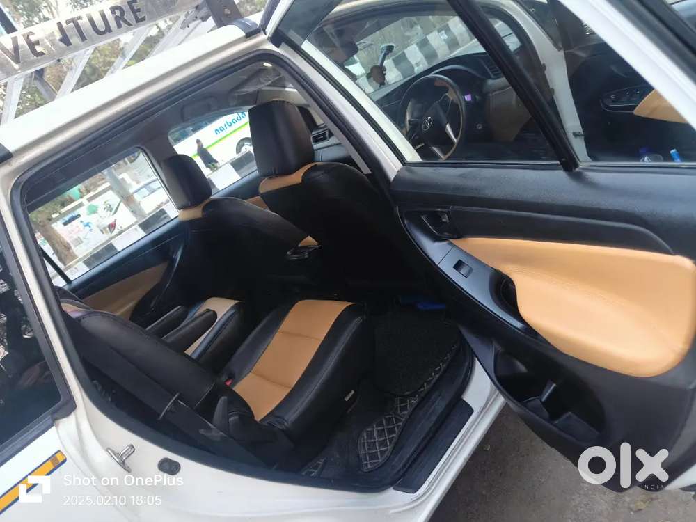 Toyota Innova Crysta Mt, 2.4 G, 2022