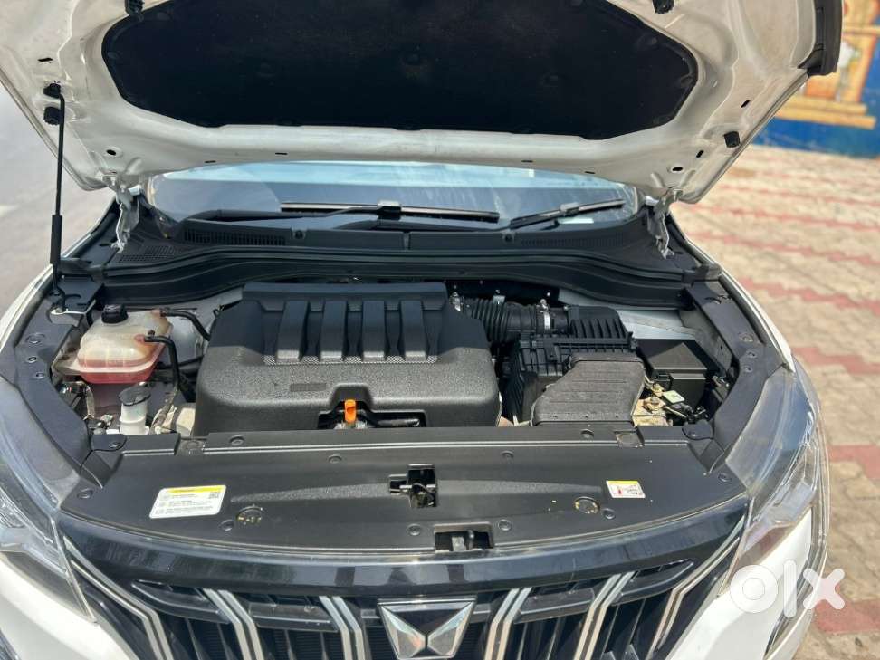 Mahindra Xuv700 2.0 Ax 5 Petrol At Str, 2023, Petrol