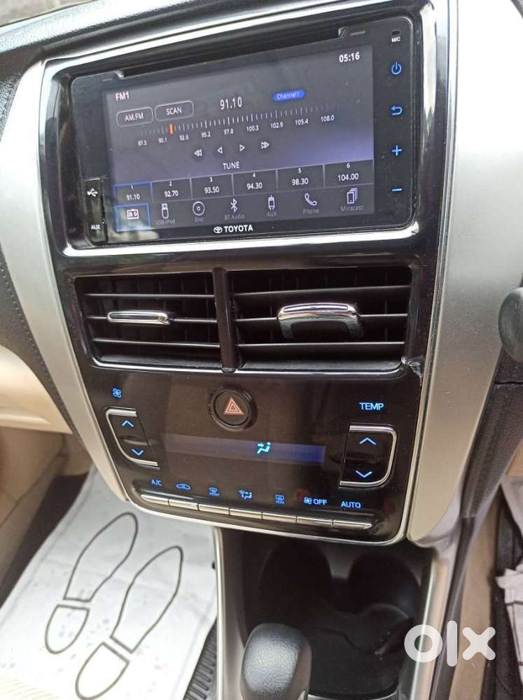 Toyota Yaris V Cvt, 2018, Petrol