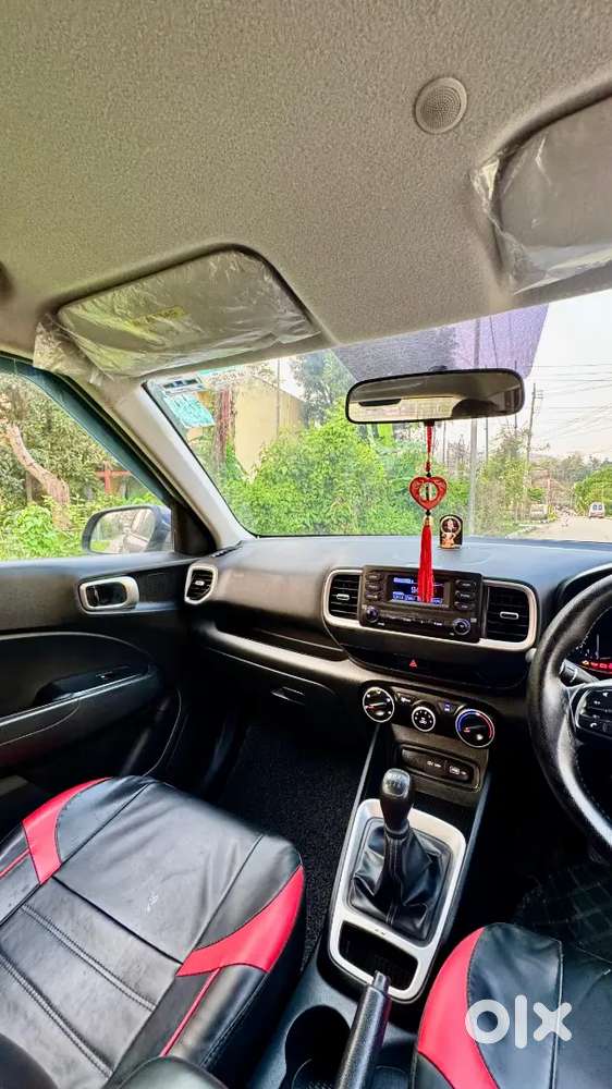 Hyundai Venue 2022 Petrol 65000 Km Driven