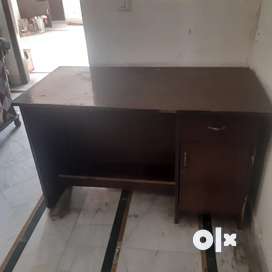 Used computer store table olx