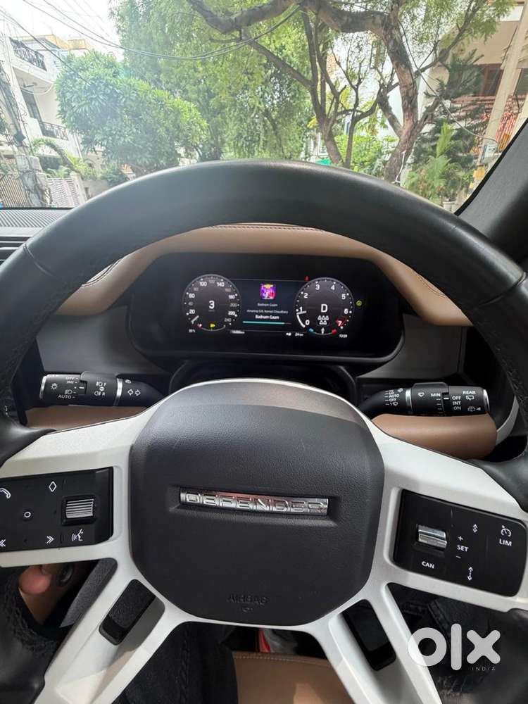 Land Rover Defender 2025