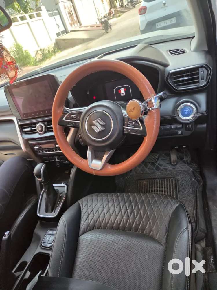 Grand Vitara Strong Hybrid, Sunroof, Top Model Very Good Condition.