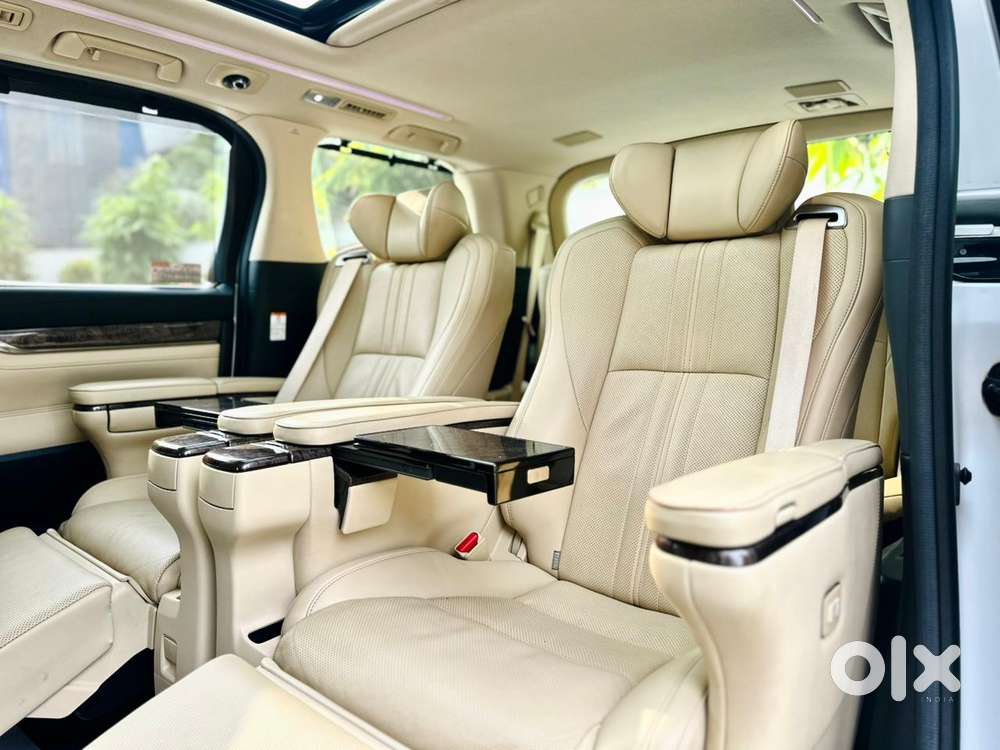 Toyota Vellfire 2.5 Executive Lounge, 2021, Petrol
