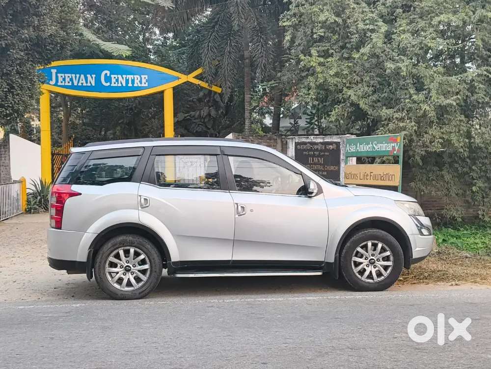 Mahindra Xuv500 W10 2016
