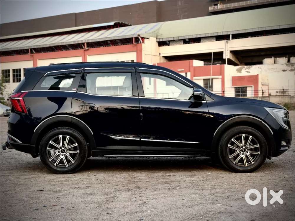 Mahindra Xuv700 2.0 Ax 7 Petrol Mt Str, 2025, Petrol
