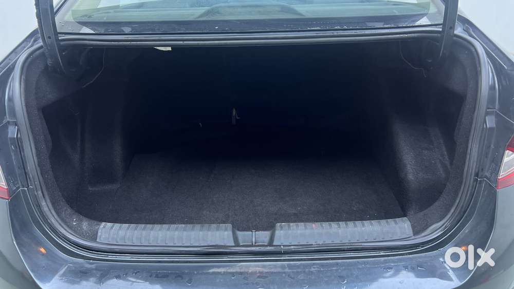 Skoda Slavia Style 1.0l Tsi At, 2022, Petrol