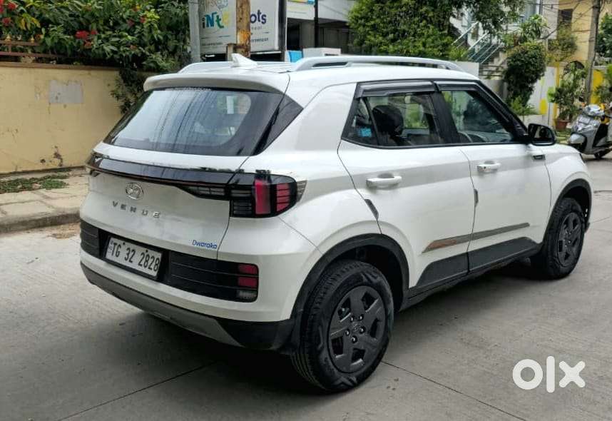 Hyundai Venue 1.2 S (o), 2024, Petrol