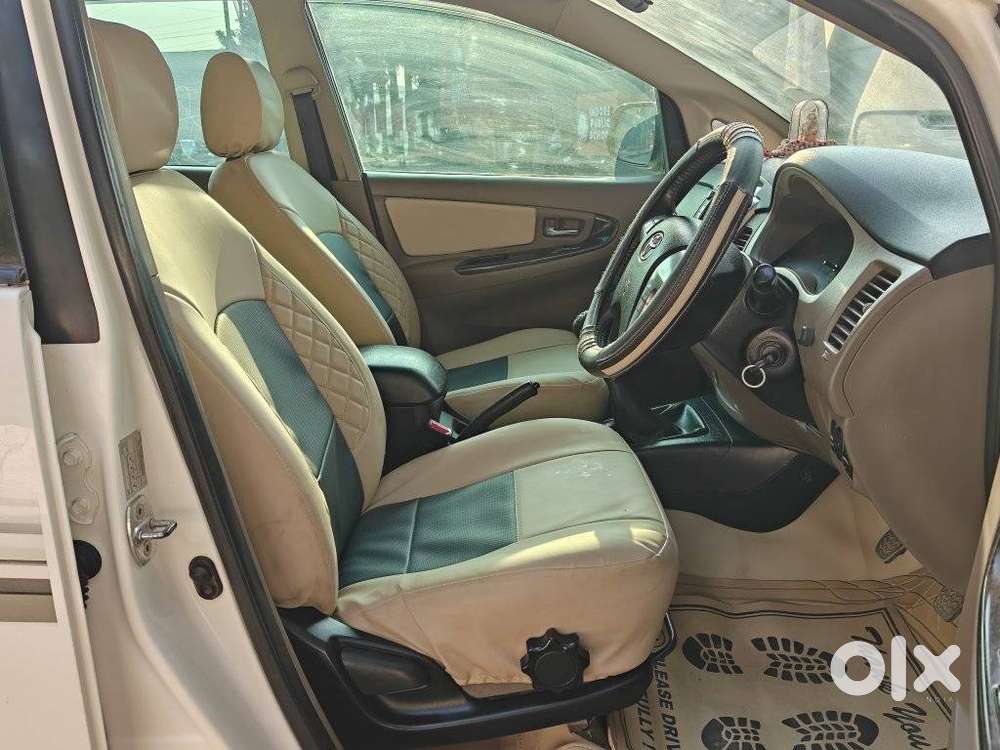 Toyota Innova 2.5 Vx 8 Str Bs-iii, 2015, Diesel