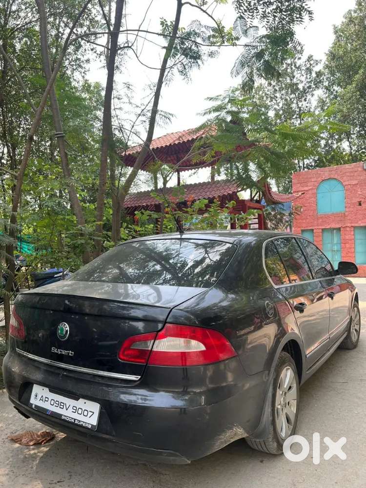 Skoda Superb 2009 Petrol 80000 Km Driven