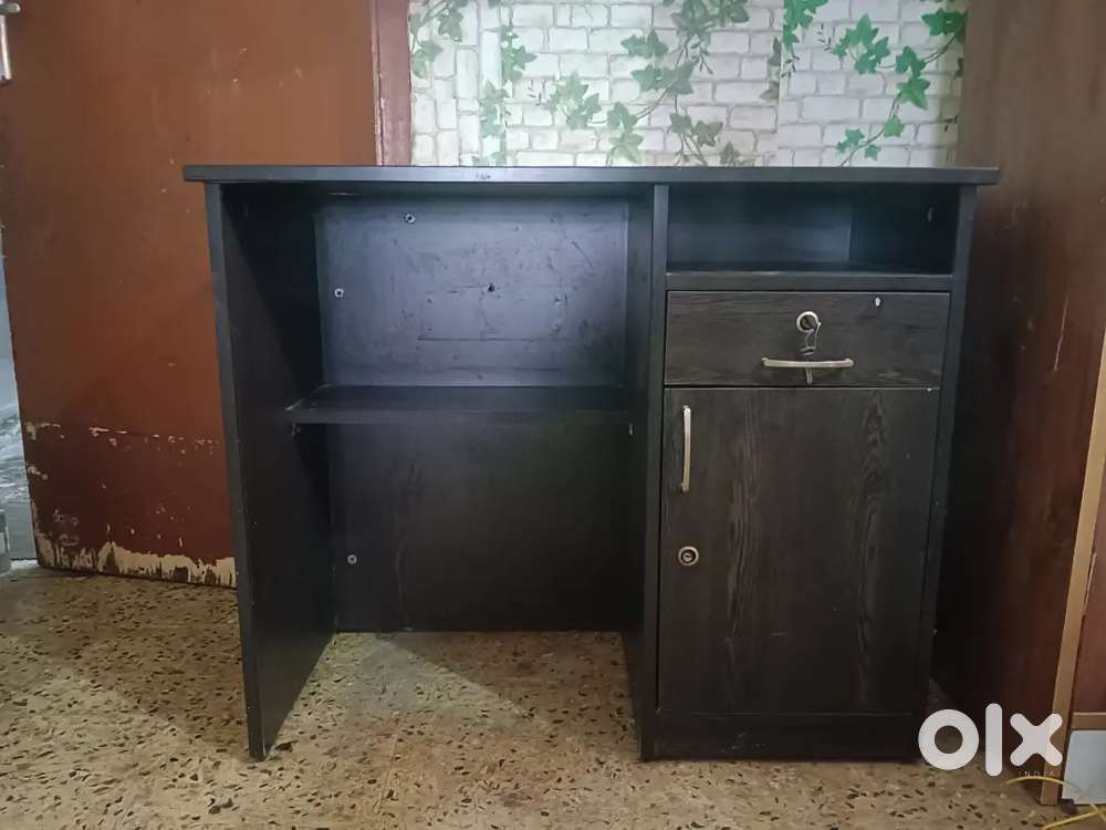 Computer Table with shelf draw