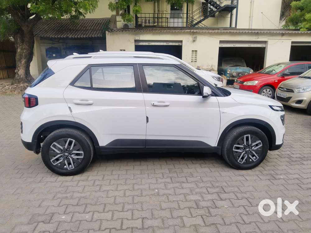 Hyundai Venue 1.0 S (o) Turbo Dct, 2024, Petrol
