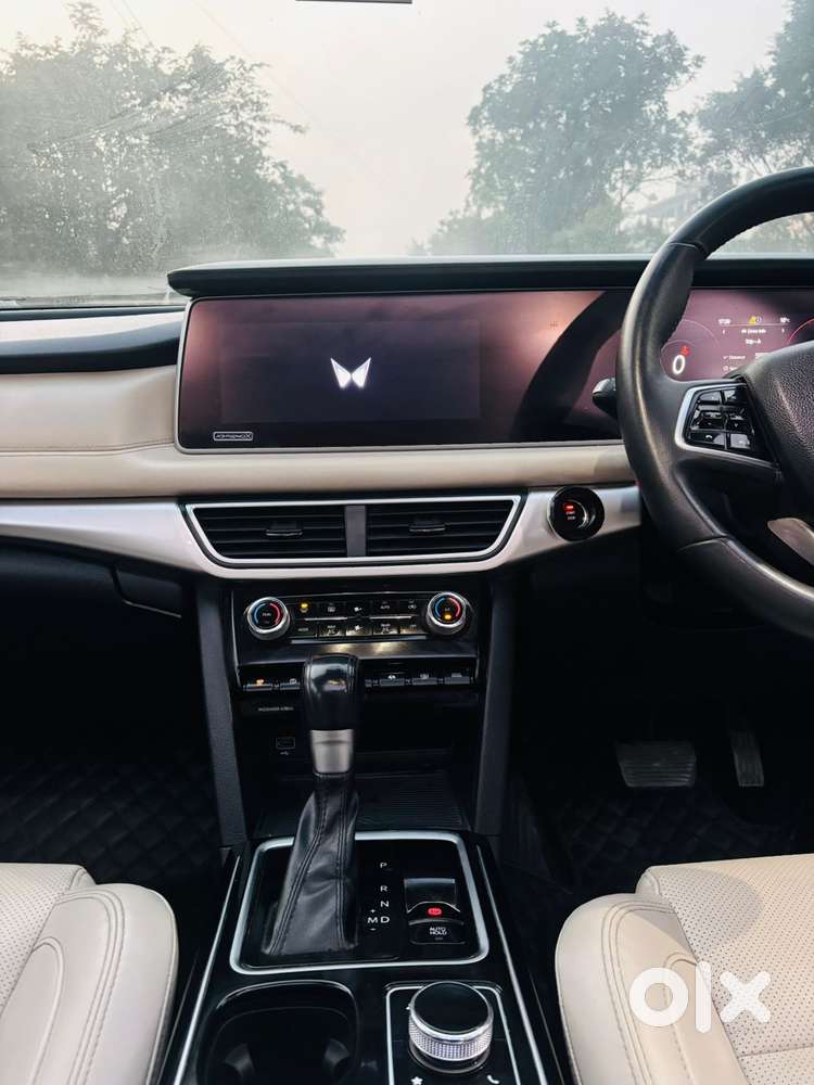 Mahindra Xuv700 Ax7l 6 Str At, 2023, Diesel