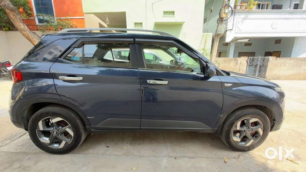 Hyundai Venue 2020 Petrol 64100 Km Driven