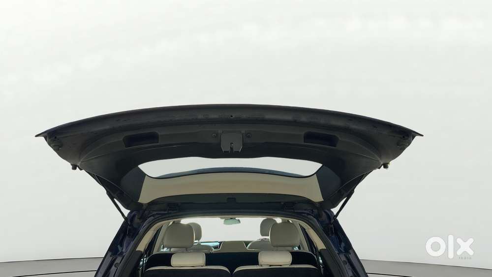 Mahindra Xuv700 2.2 Ax 7 Diesel Mt Luxury Pack Str, 2022, Diesel