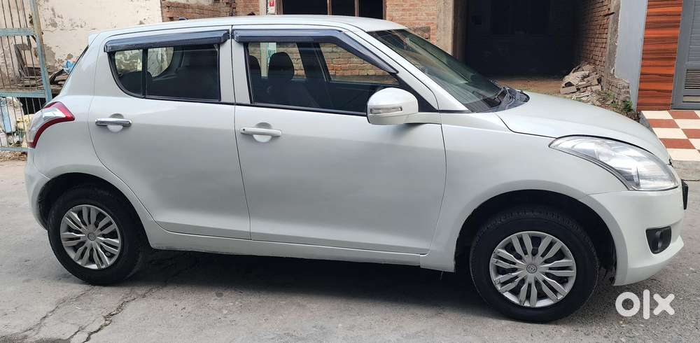 Maruti Suzuki Swift Vxi + Manual, 2012, Petrol