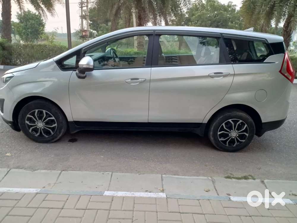 Mahindra Marazzo M4, 2018, Diesel
