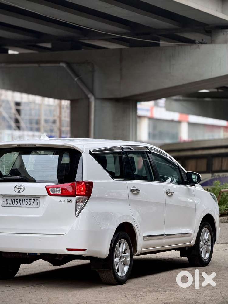 Toyota Innova Crysta 2.4 Vx Mt 8s, 2017, Diesel