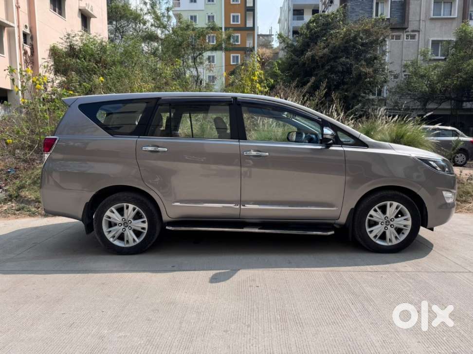 Toyota Innova Crysta 2.8z Automatic, 2016, Diesel
