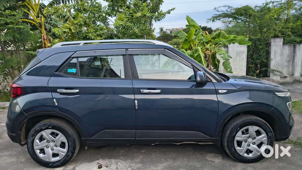 Hyundai Venue 1.2 S (o), 2022, Petrol