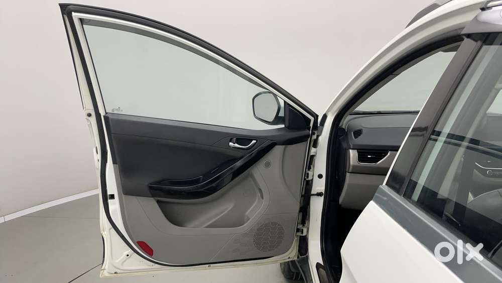 Tata Nexon 1.2 Revotron Xza Plus (l), 2019, Petrol