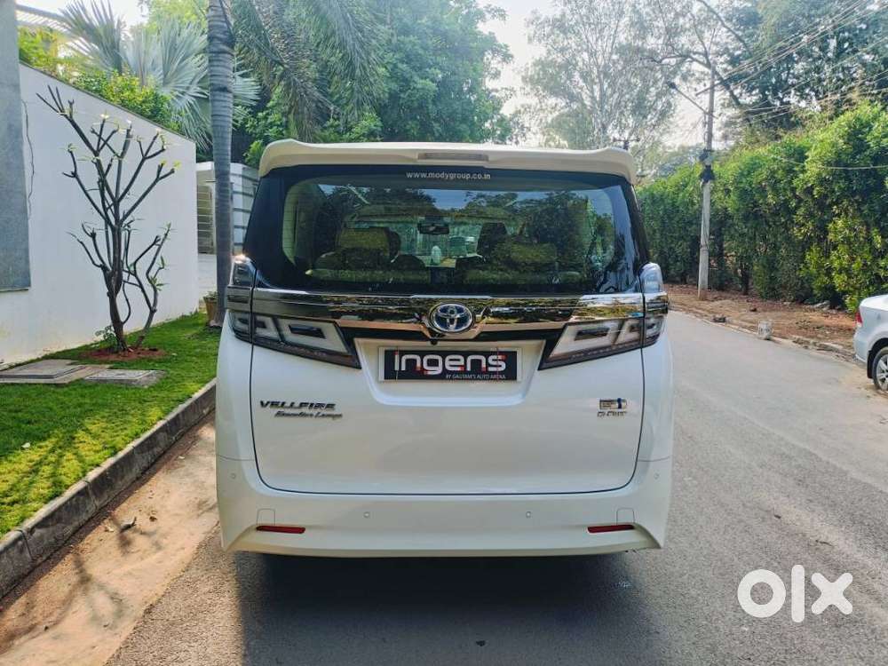 Toyota Vellfire 2.5 Executive Lounge, 2023, Petrol