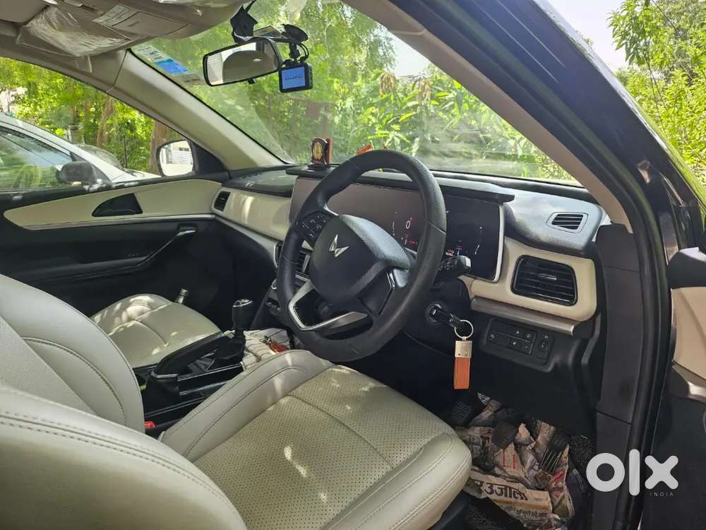 Mahindra Xuv700 2022 Petrol 100000 Km Driven