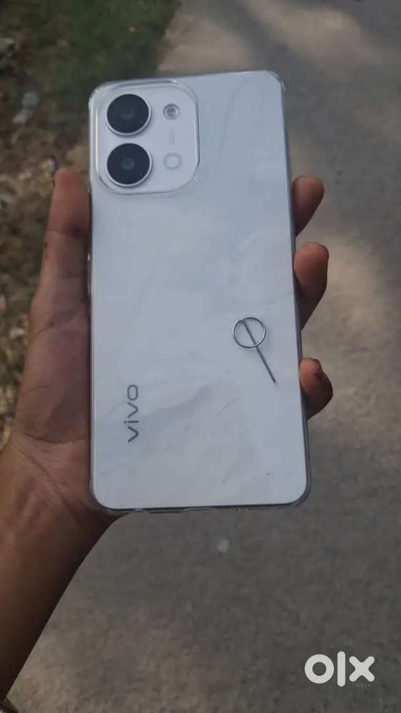 Vivo y 11 no box bill charger phn is locked