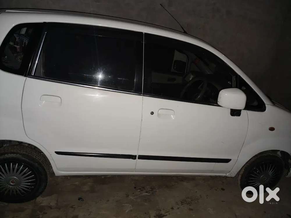 Seel Di Caar In The Maruti Suzuki Zen Estilo