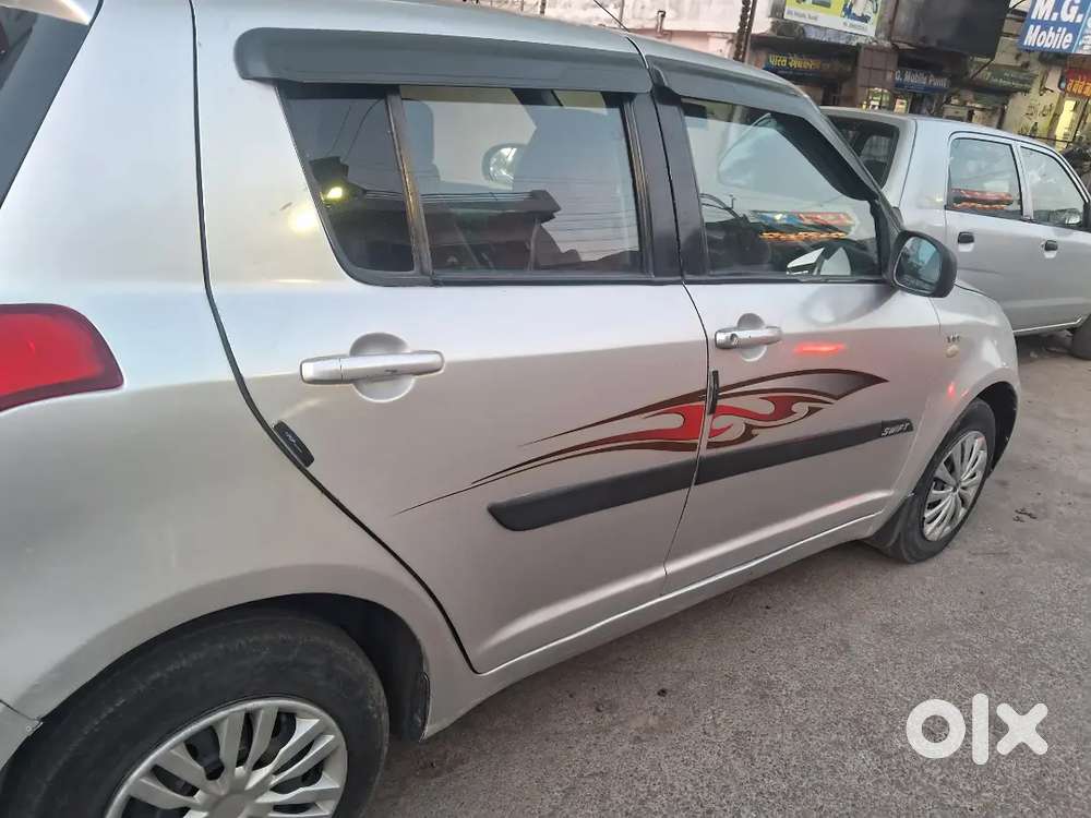 Maruti Suzuki Swift 2010 Cng & Hybrids 88650 Km Driven