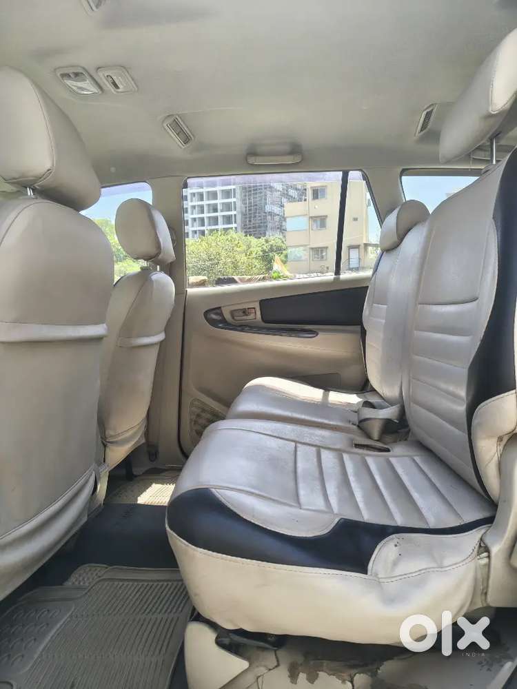 Toyota Innova 2011mh15