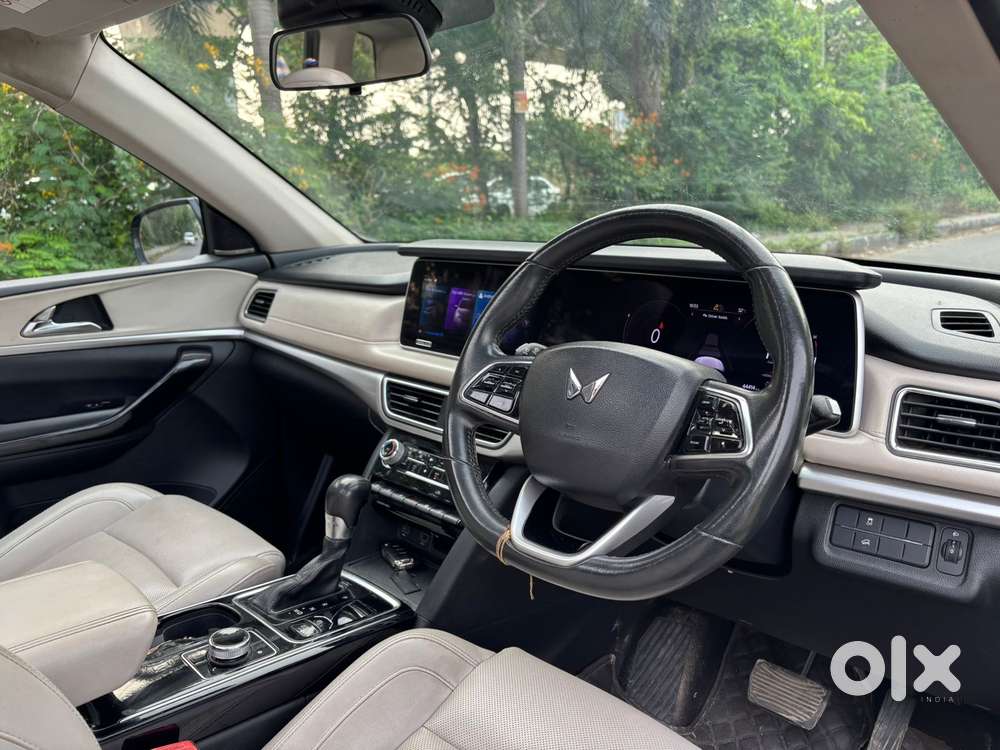 Mahindra Xuv700 2.0 Ax 7 Petrol At Str, 2022, Petrol