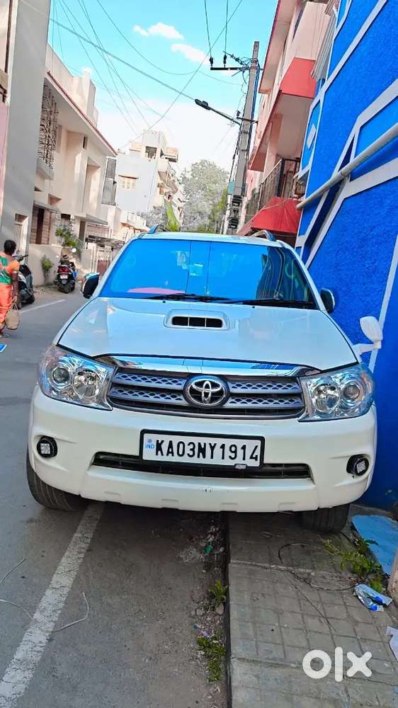 Toyota Fortuner Legender 2013 Diesel 140000 Km Driven