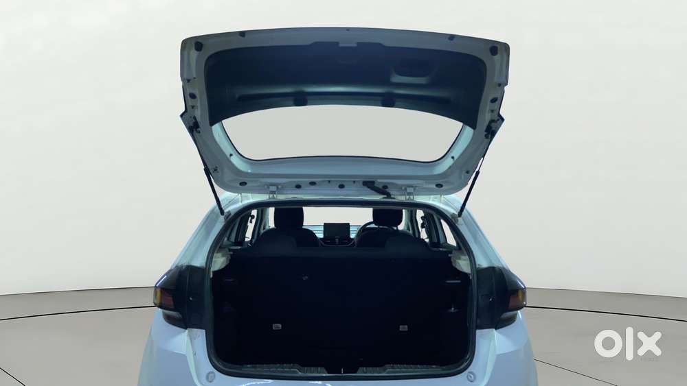 Tata Altroz Xe Petrol, 2022, Petrol