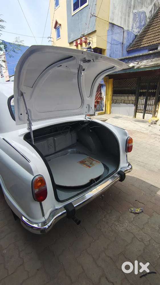 Ambassador Classic 2000 Ps