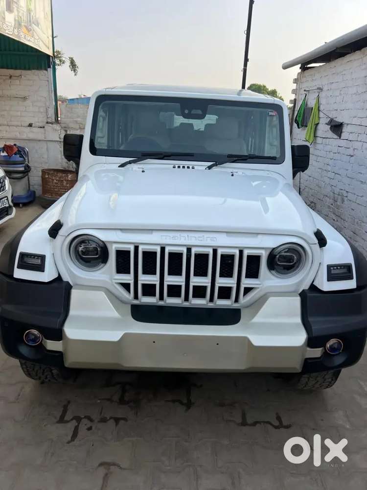 Thar Roxx White Color Top Model