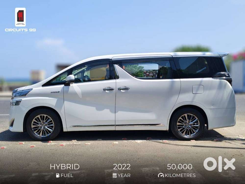 Toyota Vellfire 2.5 Executive Lounge, 2022, Cng & Hybrids