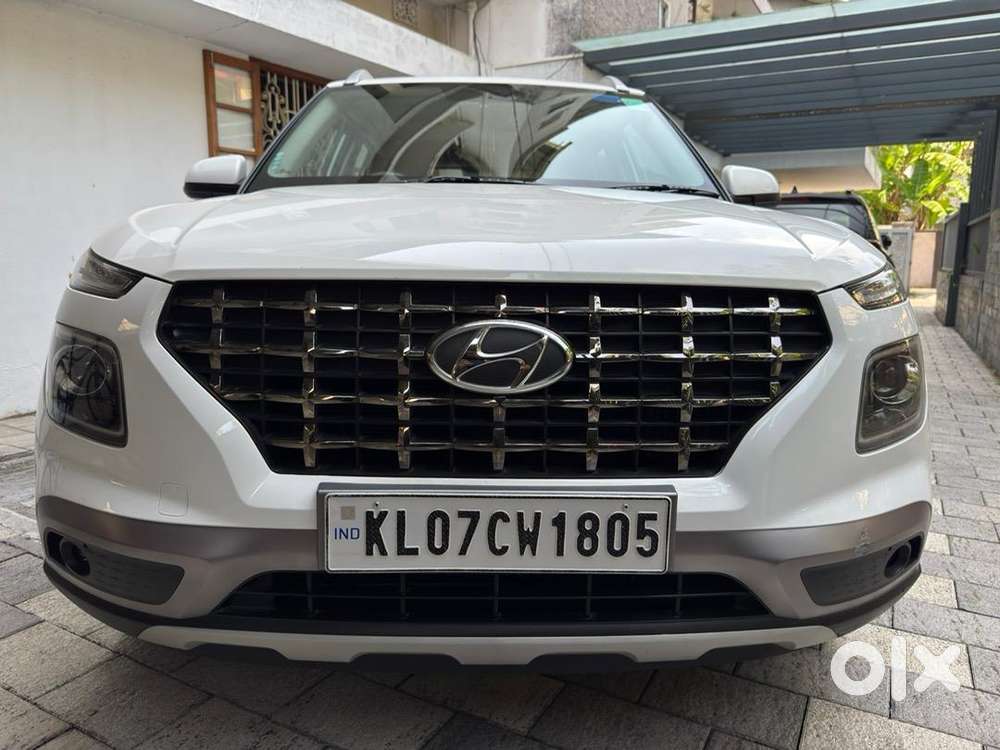 Hyundai Venue 2021 Petrol 18337 Km Driven Well Maintained