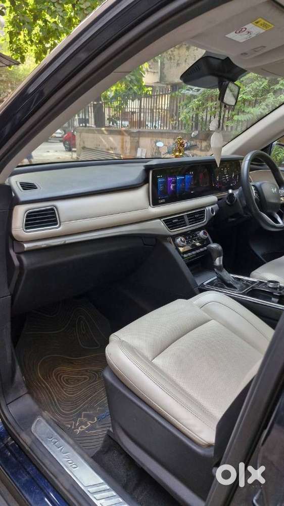 Mahindra Xuv700 2.2 Ax 7 Diesel At Luxury Pack Str Awd, 2022, Diesel