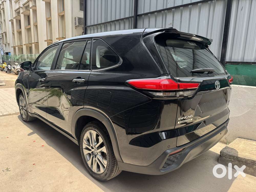 Toyota Innova Hycross 2.0 Zx (o) Hybrid 7 Str, 2025, Petrol