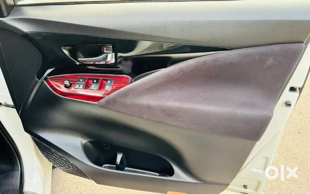 Toyota Innova Crysta 2.4 V 2017