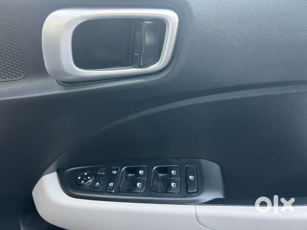 Hyundai Venue Sx Mt, 2024, Cng & Hybrids