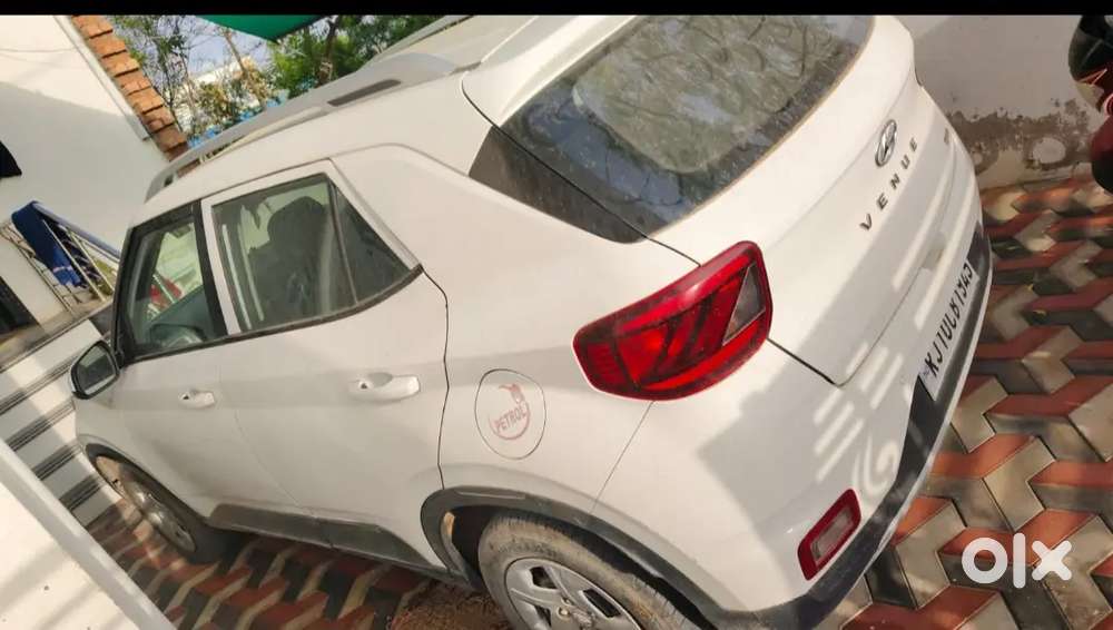 Hyundai Venue 2020 Petrol 85000 Km Driven