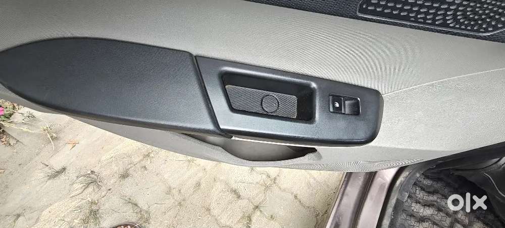 Tata Tiago Xt Petrol 2017