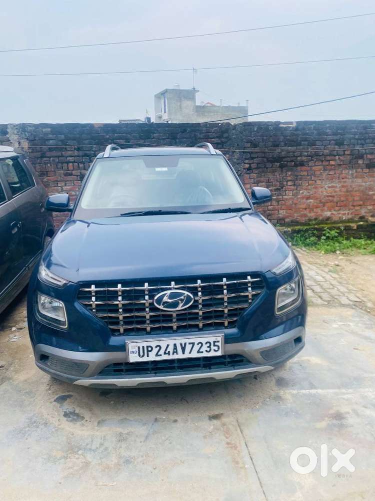 कार: Hyundai Venue मॉडल: 2022 रंग: Denim Blue (blue) रजिस्ट्रेशन: Up24