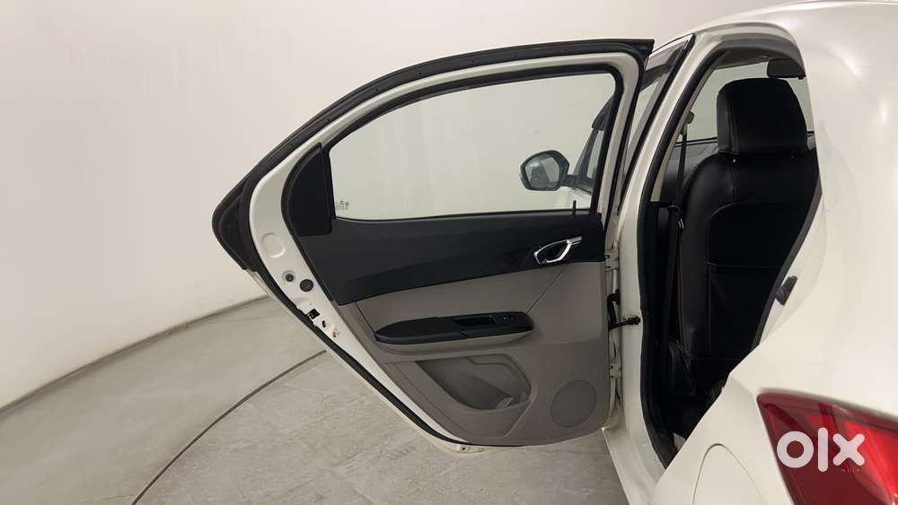Tata Tiago Xza, 2017, Petrol