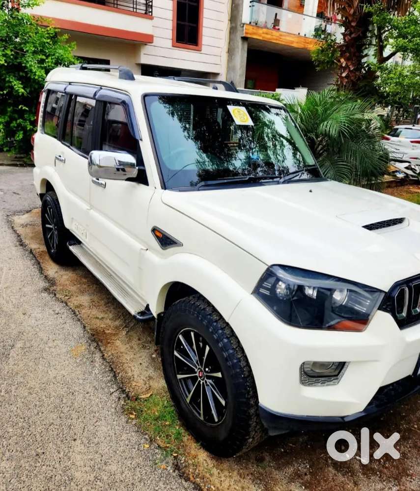 Mahindra Scorpio S10 Diesel 2015