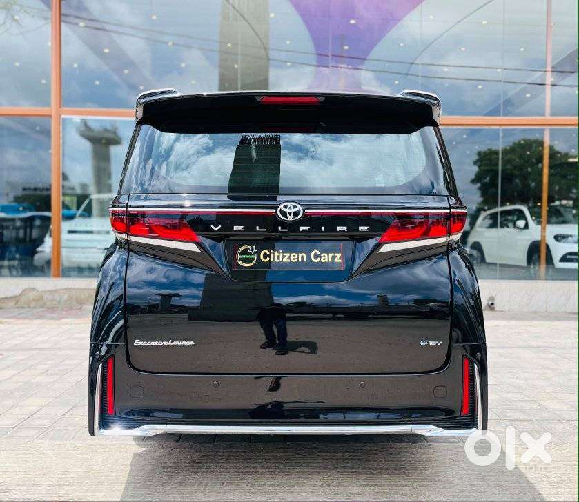Toyota Vellfire 2.5 Executive Lounge, 2025, Petrol