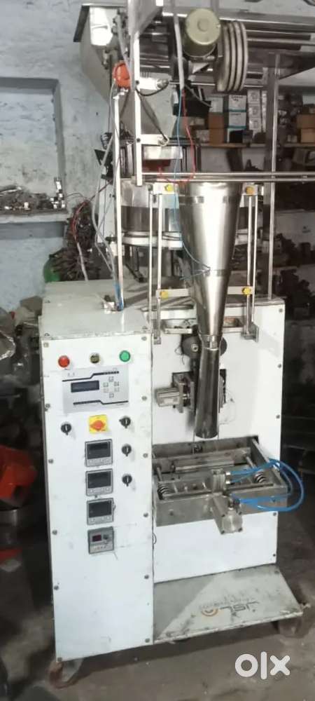 Pneumatic packing machine